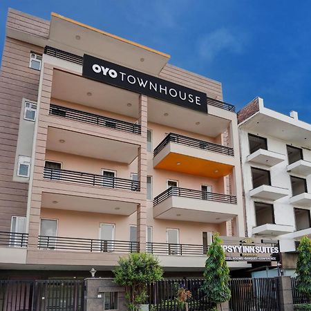 Super Townhouse Sector 57 Near Bestech Central Square Mall Gurgaon Dış mekan fotoğraf