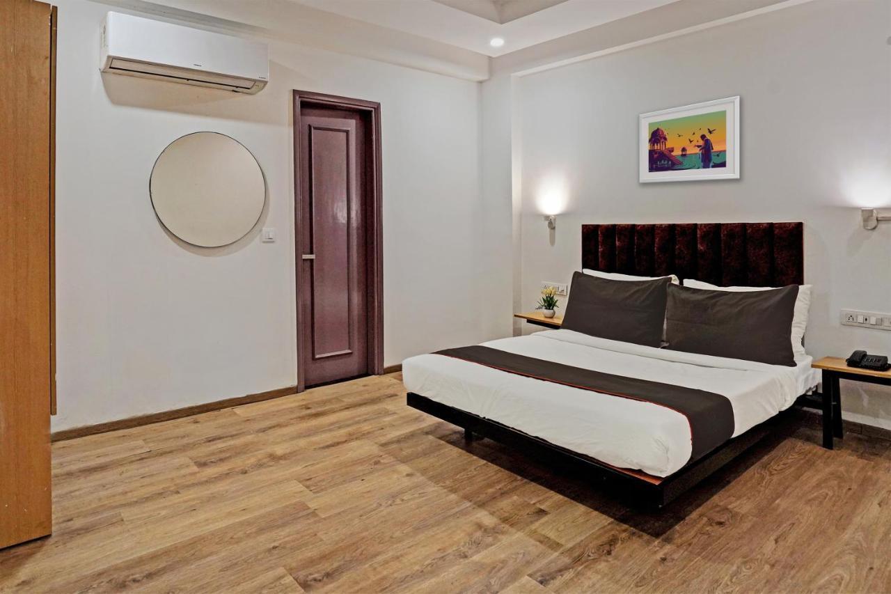 Super Townhouse Sector 57 Near Bestech Central Square Mall Gurgaon Dış mekan fotoğraf