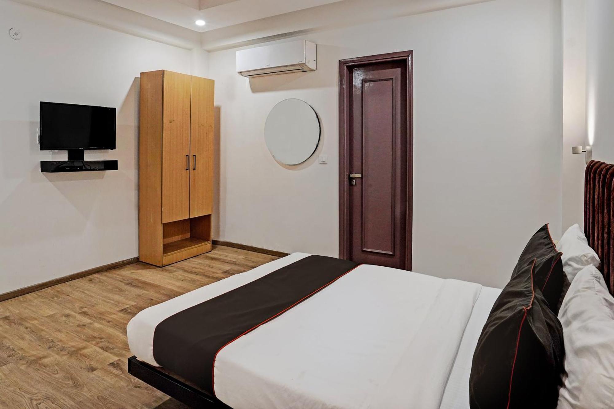 Super Townhouse Sector 57 Near Bestech Central Square Mall Gurgaon Dış mekan fotoğraf