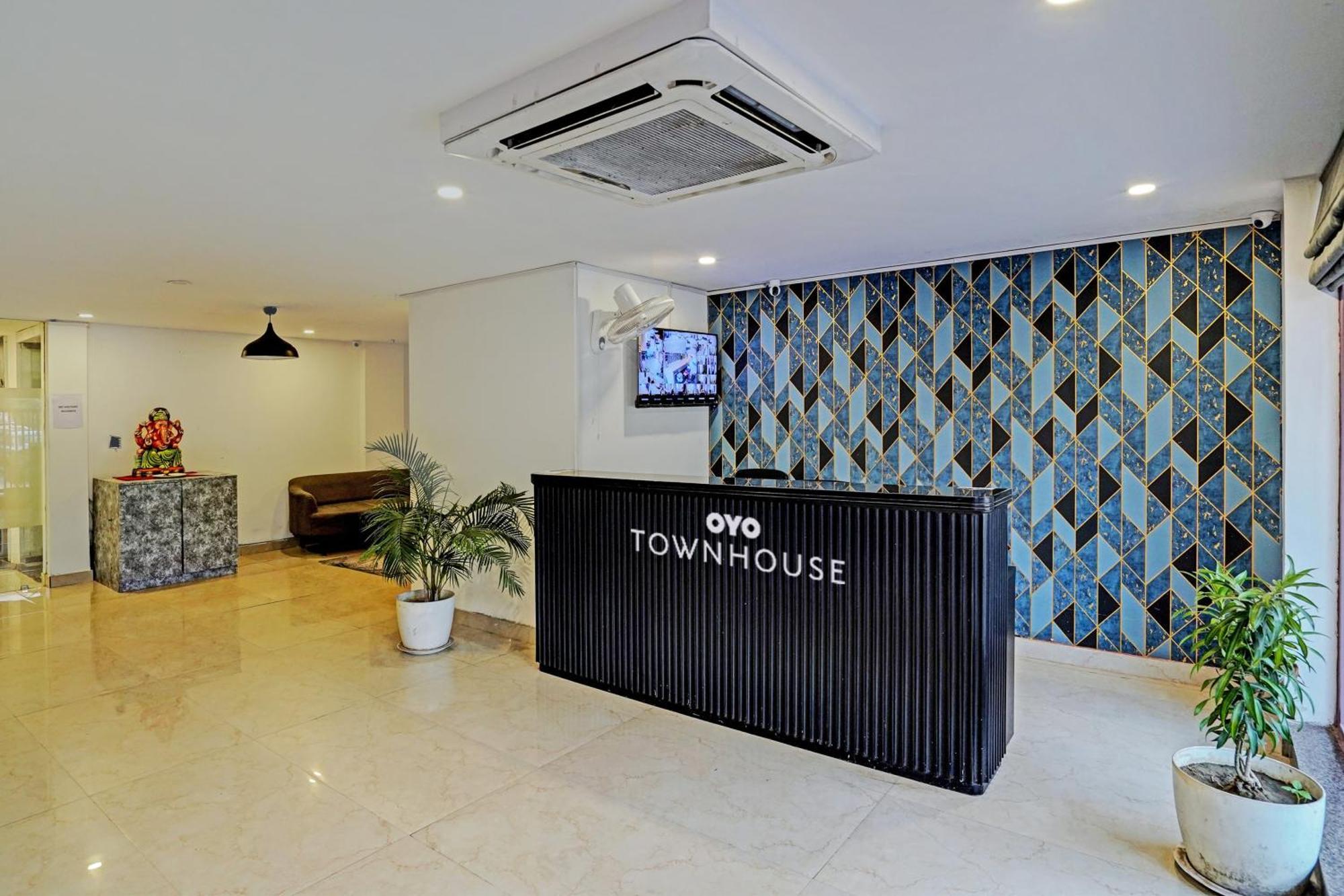 Super Townhouse Sector 57 Near Bestech Central Square Mall Gurgaon Dış mekan fotoğraf